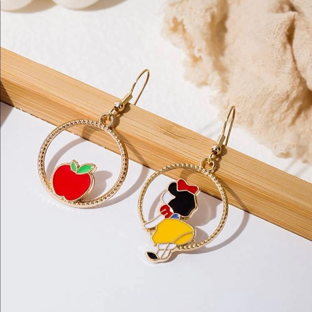 Snow White earrings
